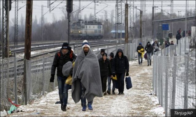 Прелазак у Србију: Избеглице пристижу из Македоније