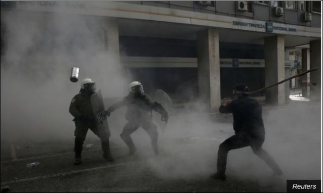 Оштар сукоб полиције и демонстраната у Атини
