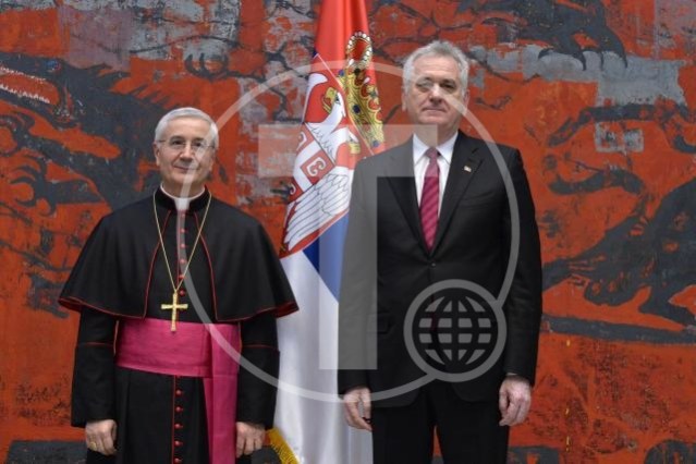 Нови амбасадор Ватикана Лучиано Суриани