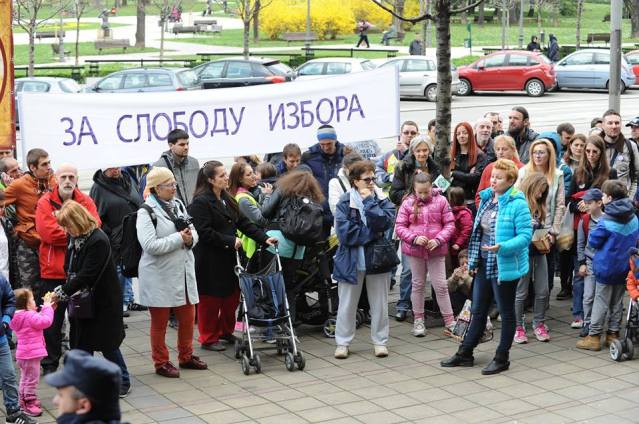 СА ПРОТЕСТА У БЕОГРАДУ ЗА НЕОБАВЕЗНУ ВАКЦИНАЦИЈУ - ПРАВО НА ИЗБОР 