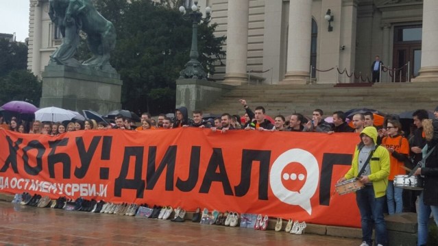 Студентски покрет Дијалог испред Народне Скупштине, Фото: ало.рс