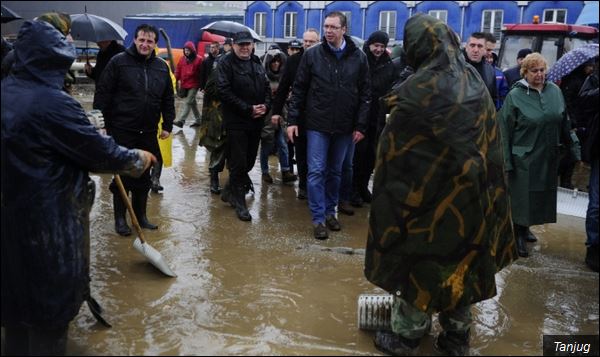 Фотографија СНС предизборне блатњаве кампање