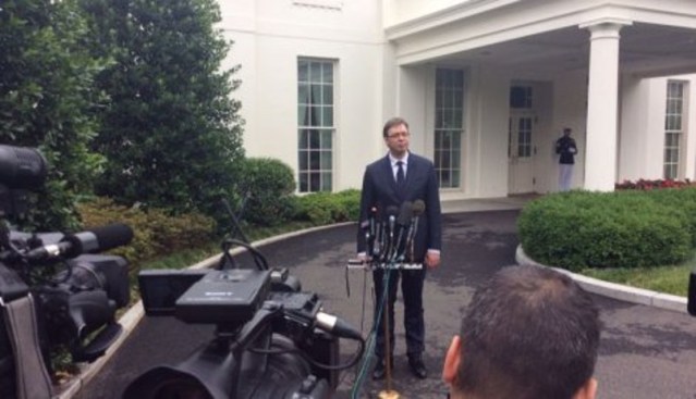 Вучић испред Беле куће