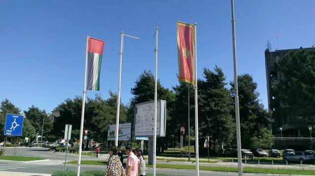 Застава државе Албаније и тзв. застава злочиначког квази-државног протектората "Косово" запаљене су у Подгорици испред стамбено-пословног центра "Capital Plaza"