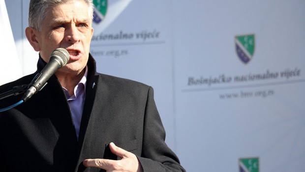 Откако је Угљанин министарску фотељу у Београду заменио пазарским диваном он стално има неке идеје које су на ивици здраве памети