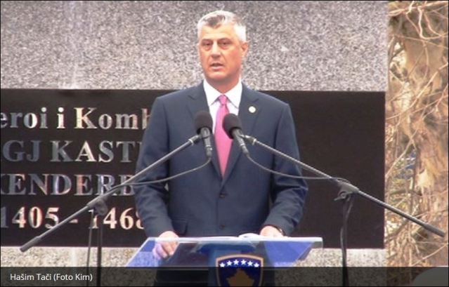 На свечаној церемонији испред споменика Скендербегу, данас је инаугурисан такозвани "председник" лажне "државе Косова" Хашим Тачи.