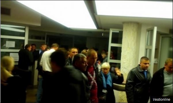 Гужва у Општини Обреновац после затварања бирачких места