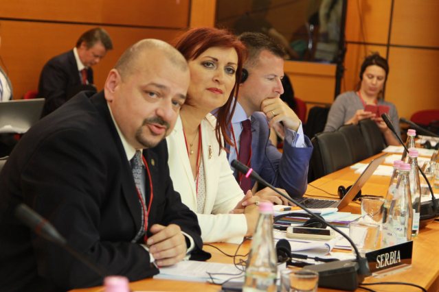 27207601592_d062f3796f_b-1