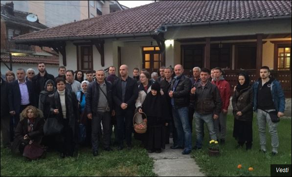 Педесетак Ђаковчана обишли само цркву у родном граду