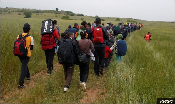 Избеглице на све начине покушавају да се дочепају Запада