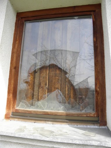 Прозор на "сачуваној" кући Славка Тодоровића / Фото: Зоран Влашковић