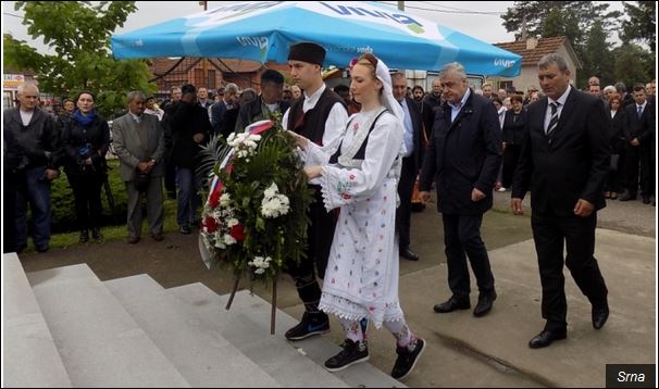 Српска туга: Полагање венаца жртвама