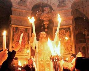 Православни Патријарх са Светим Огњем