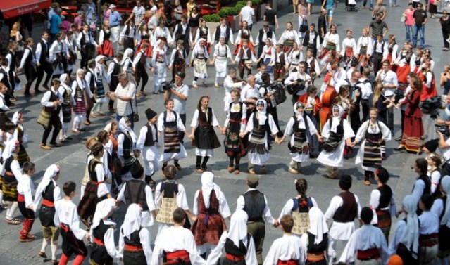 dru-srpsko-kolo-ya-ginisa-700x413