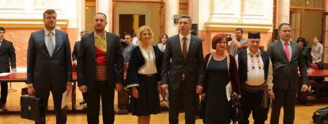 Dveri-u-Skupstini-post