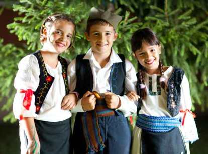 srpska-deca-u-narodnoj-nošnji