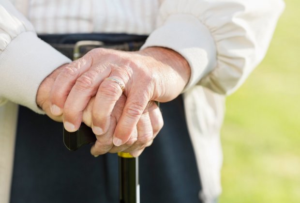 starost-stap-star-hodanje-ruke-bore-foto-profimedia-1444578945-759775