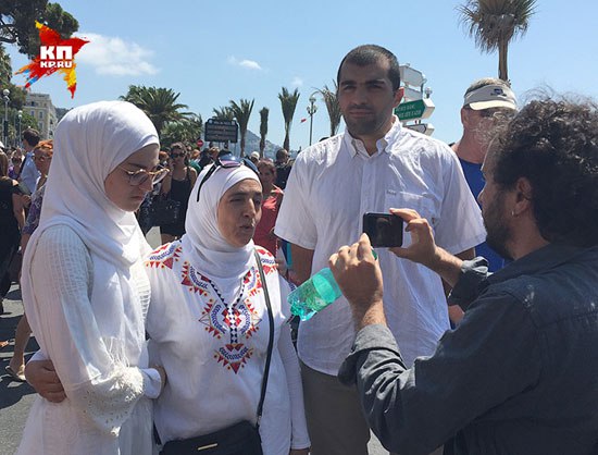 Арапи у Ници су такође дошли на митинг солидарности са жртвама терориста (Фото: Дарја Асламова)