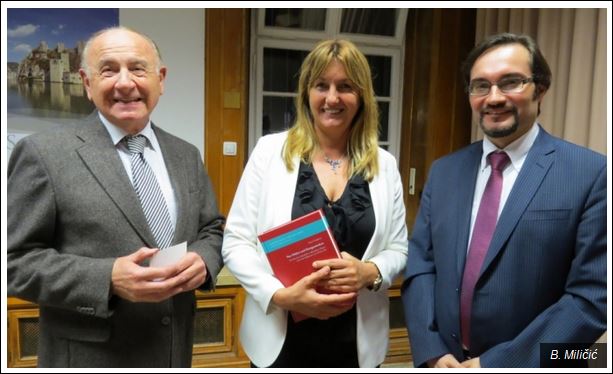 Др Дарио Видојковић (десно) са Снежаном Миљанић, генералним конзулом, и Драгашем Гардашевићем у Генералном конзулату Србије у Минхену