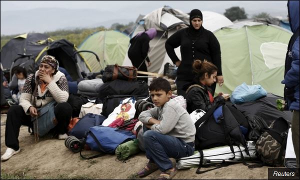 Неће их нико: Избеглице чекају даљи пролазак у Европу