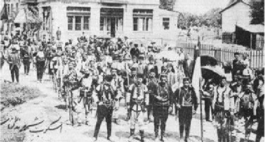 Четничке јединице организовала је Народна одбрана. У њеним правилима, у члану 29 писало је једноставно:"Ко изда, казниће се смрћу": Прву српску чету формирали су др Гођевац, Васа Јовановић и Лука Ћеловић