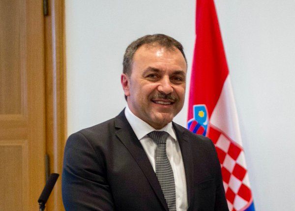 CdDv79iUYAAhm4k-300x215@2x