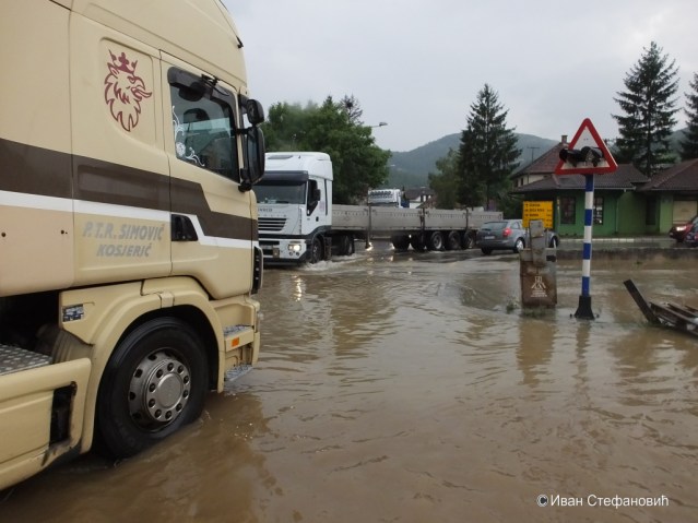 Код рампе у Карађорђевој дошло је до саобраћајног колапса…