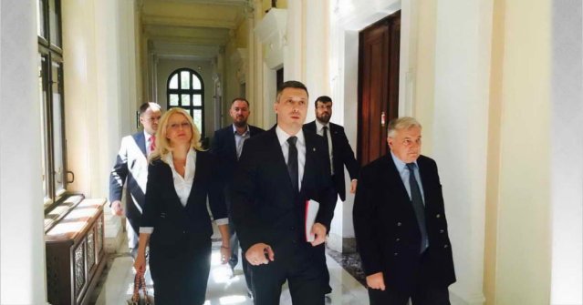 stop-gmo-ekspoze-dveri-sednica-avgust-2016-FB-1024x537