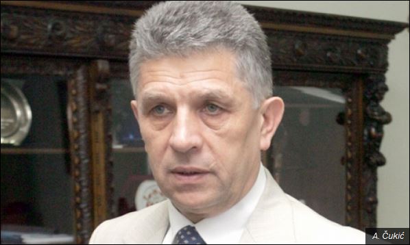 Угљанин напао власт у Београду