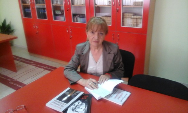 Љиљана Булатовић Медић потписује нову књигу о Сребреници у сребреничкој библиотеци 2016.