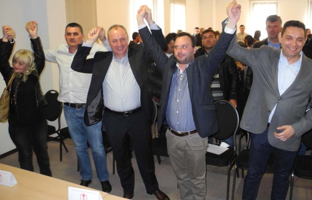 Лажни представници расељених са Вулином