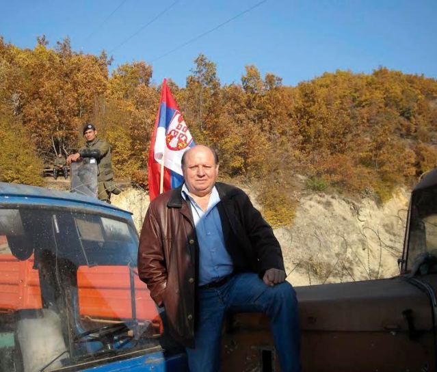 Репортер Сведока Драгољуб Гајевић на барикади код  Јагњенице, Косово и Метохија, Србија