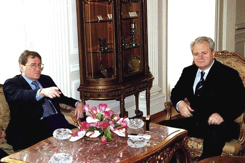 U.S.troubleshooter Richard Holbrooke, left, meets with Yugoslav President Slobodan Milosevic in Belgrade Wednesday, March 10, 1999. Holbrooke arrived in Yugoslav capital to pressure Milosevic into accepting an internationally-sponsored Kosovo peace agreement. (AP PHOTO)