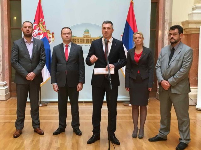 kzn-pg-dveri-2016-10-05-korupcija-sns-1-1024x768