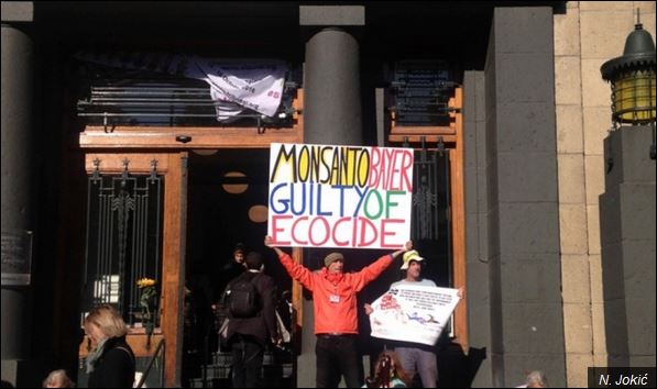 Протест против затрованих вода земљишта