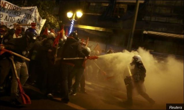 Сукоб демонстраната са полицијом због посете Барака Обаме