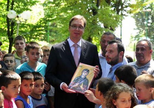 aleksandar-vucic-deca-kim2