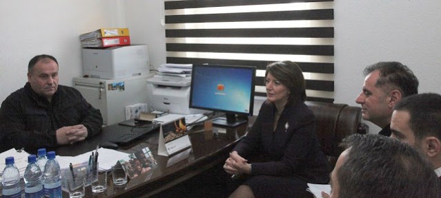 spasic-levo-i-jahjaga-u-njegovoj-kancelariji