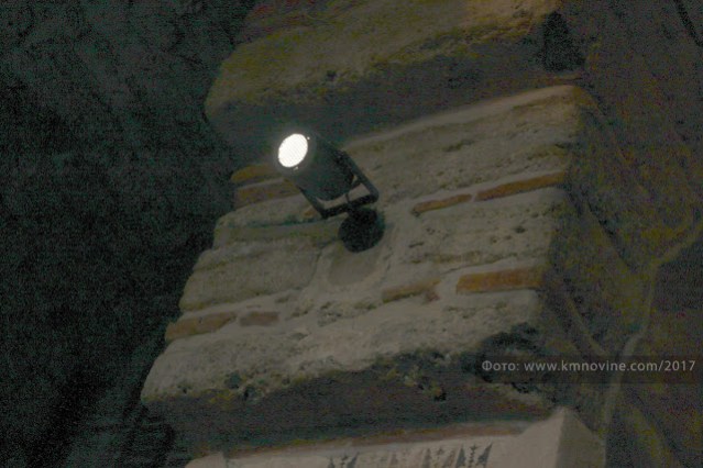 Нови рефлектор у унутрашњости Грачанице