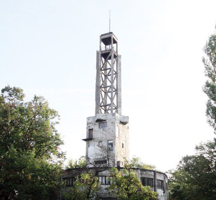 Кула на месту Старог сајмишта